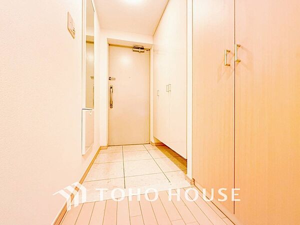 居住者の帰り、訪れる方を優しく迎えてくれる玄関です。