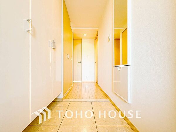 やわらかな陽射しがふりそそぎ、ゆったりした時間が流れる室内。