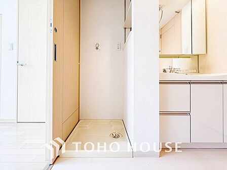 洗濯機を配置しても十分なスペースを確保しております。