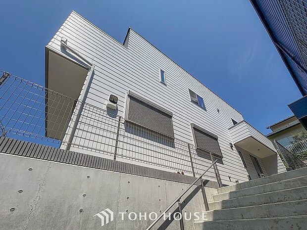 閑静な住宅街の一角、ひと時のくつろぎが生まれ、ゆっくりと愛着が育まれていきます。