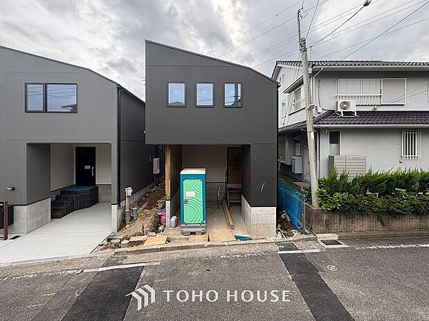 爽やかな青空の下に贅沢なほどに降り注ぐ陽光、豊かな居住性と、クオリティが見事に調和した住空間。
