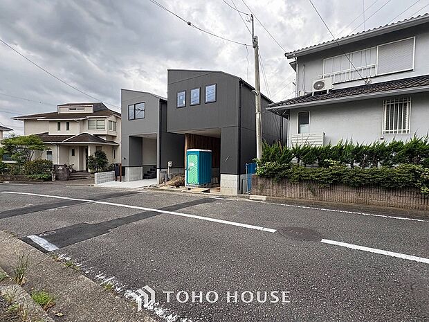 閑静な住宅街の一角、ひと時のくつろぎが生まれ、ゆっくりと愛着が育まれていきます。