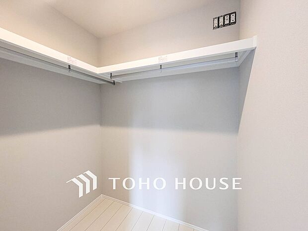 衣類だけでなく大きな荷物も収納でき、お部屋がすっきりします。