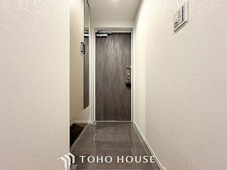 居住者の帰り、訪れる方を優しく迎えてくれる玄関です。