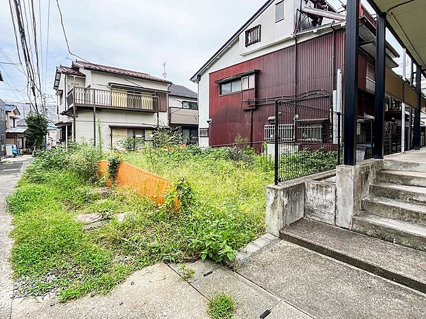閑静な住宅街の陽当りに恵まれた土地で寛ぎに満ちた生活を。
