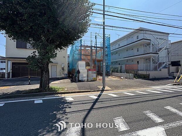 閑静な住宅街の一角、ひと時のくつろぎが生まれ、ゆっくりと愛着が育まれていきます。