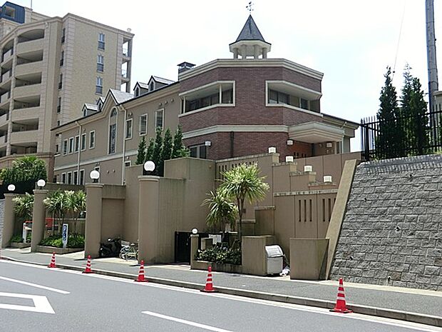 一生を通じて学び続ける姿勢をもった人間を育てるモンテッソーリ教育を行っています。