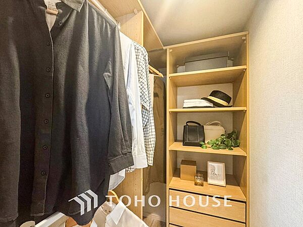 ウォークインクロゼットのある住まいで居住スペースを広く使えます。
