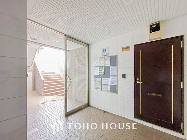 訪れるゲストや住む人を優しく迎え入れてくれる明るい空間です。