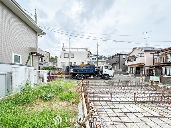 閑静な住宅街の陽当りに恵まれた土地。たくさんの想いが美しいカタチに彩られます。