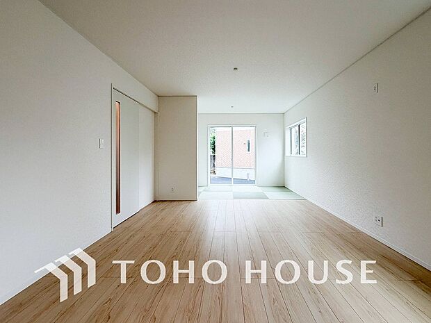 落ち着いた雰囲気に包まれた伸びやかな空間で、ゆったりと家族団らんの時間を過ごせます。