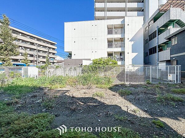 閑静な住宅街の陽当りに恵まれた土地で寛ぎに満ちた生活を。