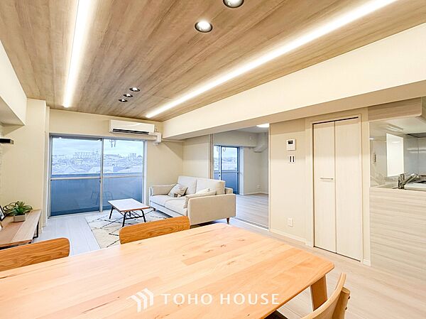 ここにはみんなが集い、食事と楽しい会話が始まるスペース。