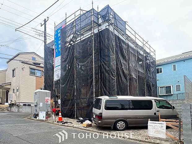 爽やかな青空の下に贅沢なほどに降り注ぐ陽光、豊かな居住性と、クオリティが見事に調和した住空間。