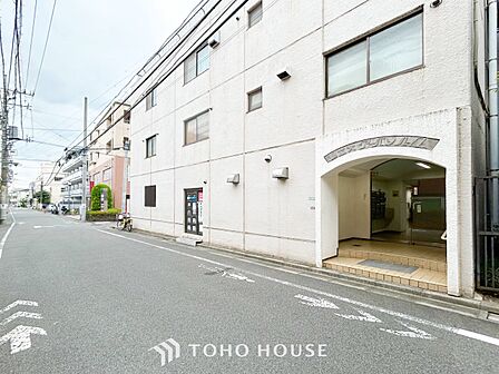 前面道路含む現地写真『快適』は「家」と「街」と「環境」が調和した時に訪れるだと改めて感じさせてくれます。
