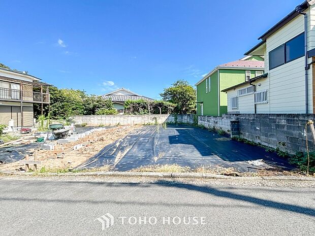 爽やかな青空の下に贅沢なほどに降り注ぐ陽光、豊かな居住性と、クオリティが見事に調和した住空間。