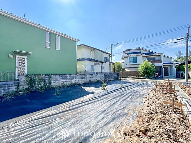 閑静な住宅街の一角、ひと時のくつろぎが生まれ、ゆっくりと愛着が育まれていきます。