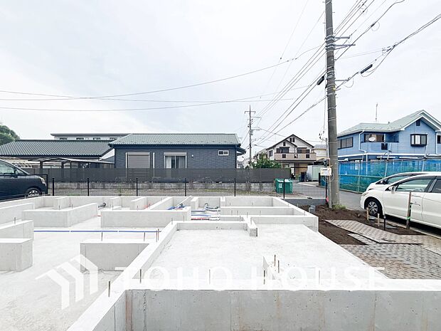 閑静な住宅街の一角、ひと時のくつろぎが生まれ、ゆっくりと愛着が育まれていきます。