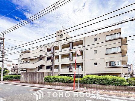時代の流れに惑わされないシックなカラートーンで街並みに溶け込む外観。
