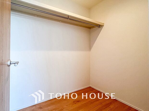 ウォークインクロゼットのある住まいで居住スペースを広く使えます。
