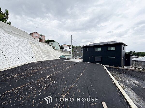 閑静な住宅地で小さなお子様がいるご家族にも安心な住環境が魅力です。