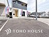 駐車場：カースペースもゆとりある空間を保っています。