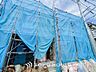 外観：堂々たる趣ながら、主張し過ぎずどこか余裕を感じさせるシャープなフォルムで佇む邸宅。