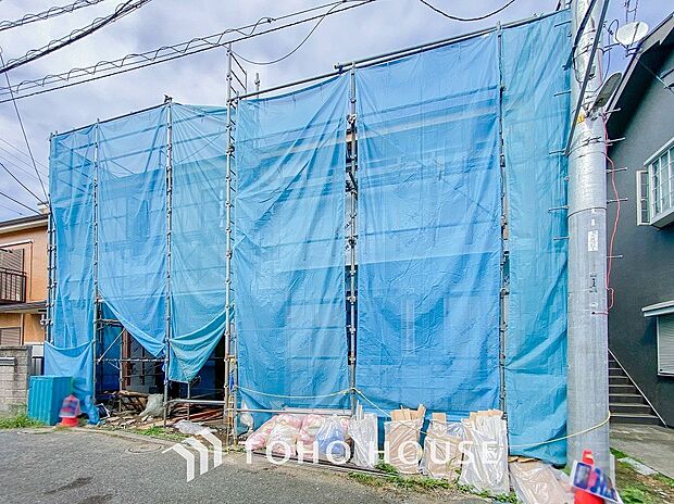 爽やかな青空の下に贅沢なほどに降り注ぐ陽光、豊かな居住性と、クオリティが見事に調和した住空間。
