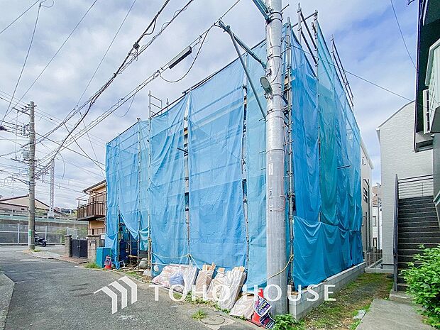 閑静な住宅街の一角、ひと時のくつろぎが生まれ、ゆっくりと愛着が育まれていきます。