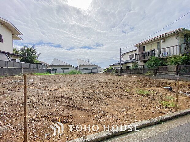 閑静な住宅街の陽当りに恵まれた土地で寛ぎに満ちた生活を。