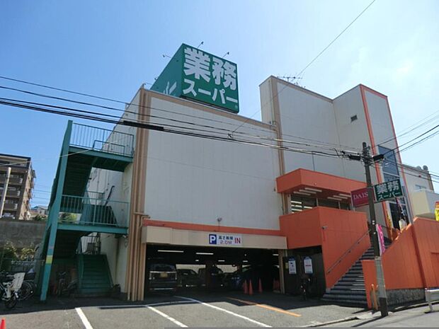 お手ごろ価格の商品が揃い家計にやさしいスーパーです。プロの方はもちろん一般のお客様もお買物できます。