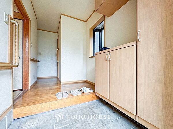 居住者の帰り、訪れる方を優しく迎えてくれる玄関です。