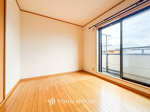 1日の疲れを癒し、心地よく寛げるようゆったりとした広さを確保しています。