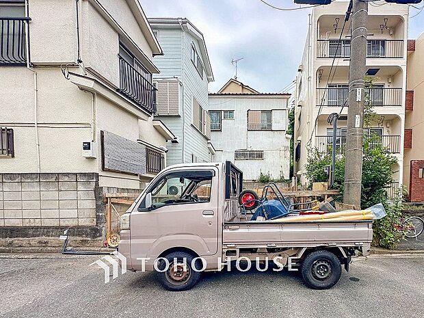 閑静な住宅街の一角、ひと時のくつろぎが生まれ、ゆっくりと愛着が育まれていきます。