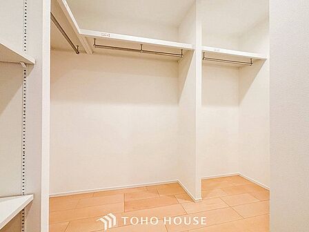 ウォークインクロゼットのある住まいで居住スペースを広く使えます。