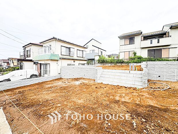 閑静な住宅街の一角、ひと時のくつろぎが生まれ、ゆっくりと愛着が育まれていきます。