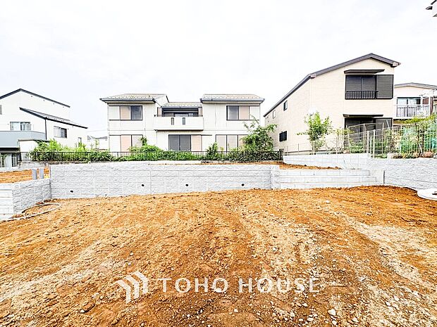 閑静な住宅街の一角、ひと時のくつろぎが生まれ、ゆっくりと愛着が育まれていきます。