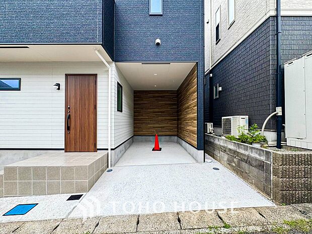 大切なお車を雨や風から守ってくれるビルトイン車庫付です。