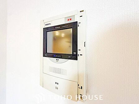 誰が来てもわかる様にモニター付きインターホンを設置。