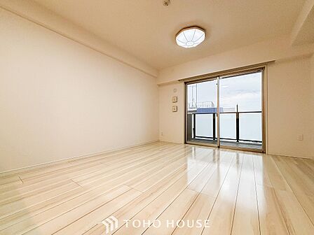 忙しい朝でも、しっかり家族が揃って食事をして頂けるゆとりある大きさのダイニングスペース。
