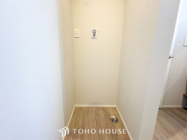 洗濯機を配置しても十分なスペースを確保しております。