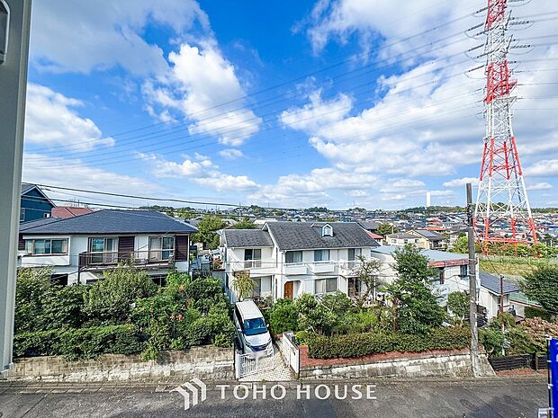 豊かな眺望にふさわしい空間には、通風・採光にも優れ、心地よい光と風があふれています。