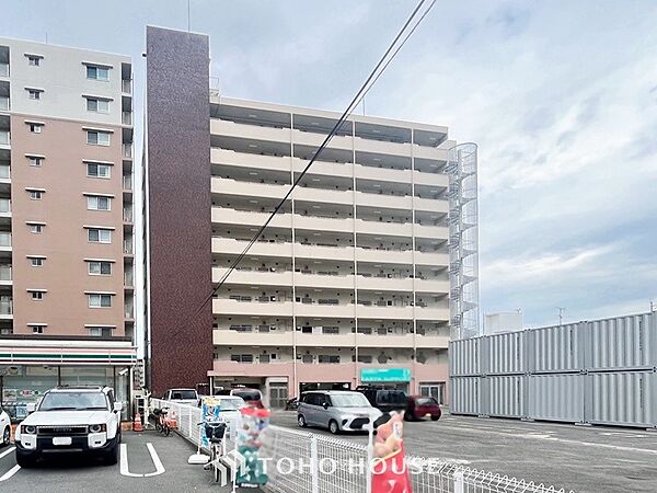 時代の流れに惑わされないシックなカラートーンで街並みに溶け込む外観。