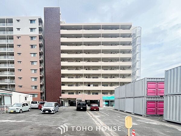 爽やかな青空の下に贅沢なほどに降り注ぐ陽光、豊かな居住性と、クオリティが見事に調和した住空間。