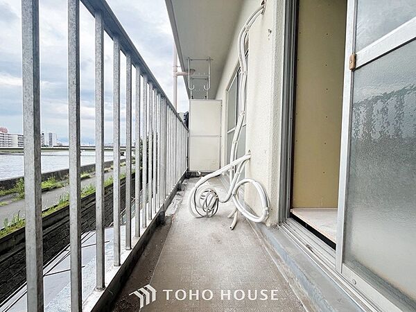 心地よい風を肌で感じることのできるバルコニー。