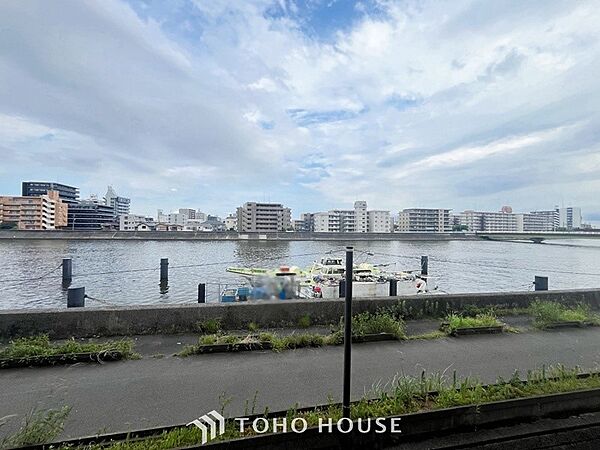 開放的で気持ちの良い眺望と青い空を満喫できます。