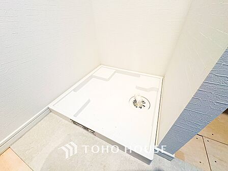 洗濯機を配置しても十分なスペースを確保しております。