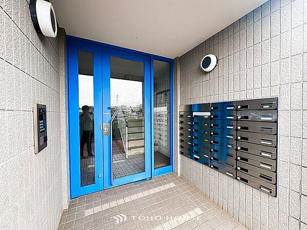 美しいエントランスは、優美な佇まいで、住むことに誇りを持てる空間です。