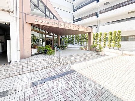 満ち足りたプライベートシーンへと誘う気品溢れるエントランスです。