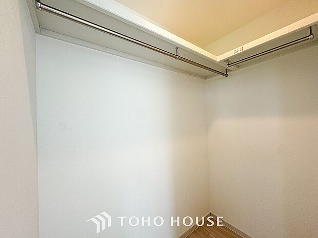 衣類だけでなく大きな荷物も収納でき、お部屋がすっきりします。